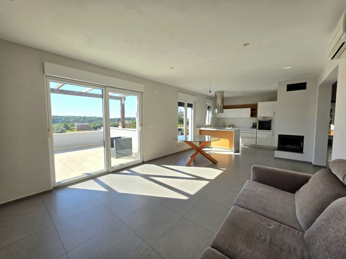 Image No.14-4 Bed Property for sale