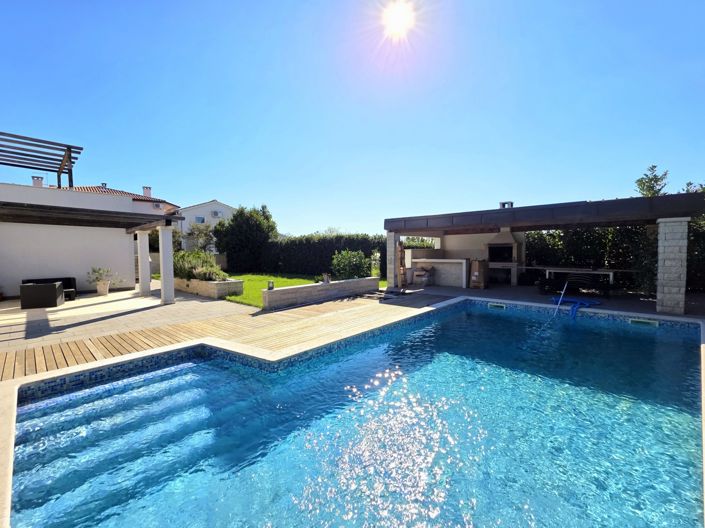 Image No.2-4 Bed Property for sale