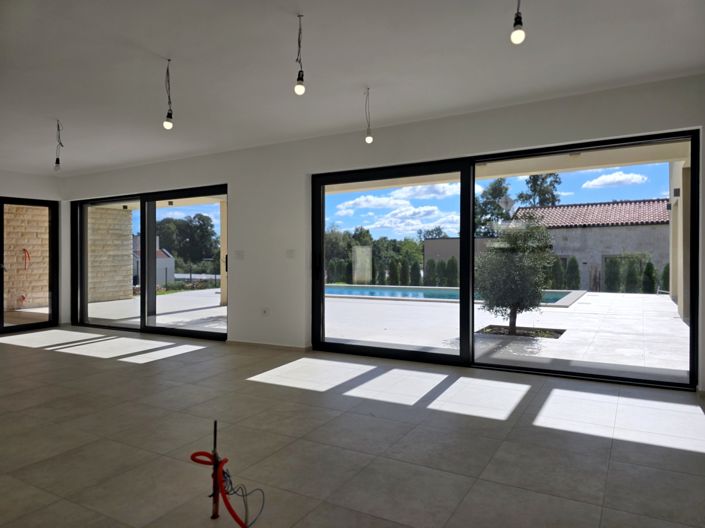 Image No.12-3 Bed Property for sale