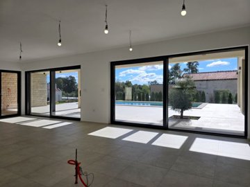 145960-556118