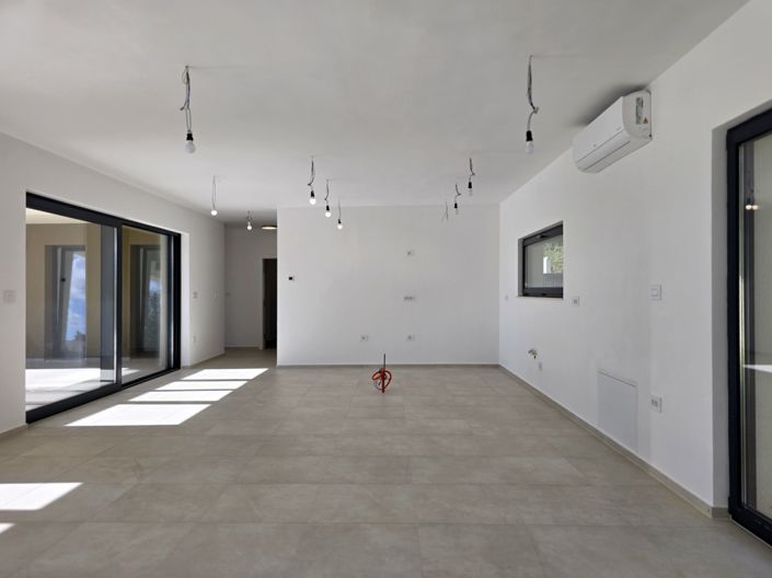 Image No.15-3 Bed Property for sale