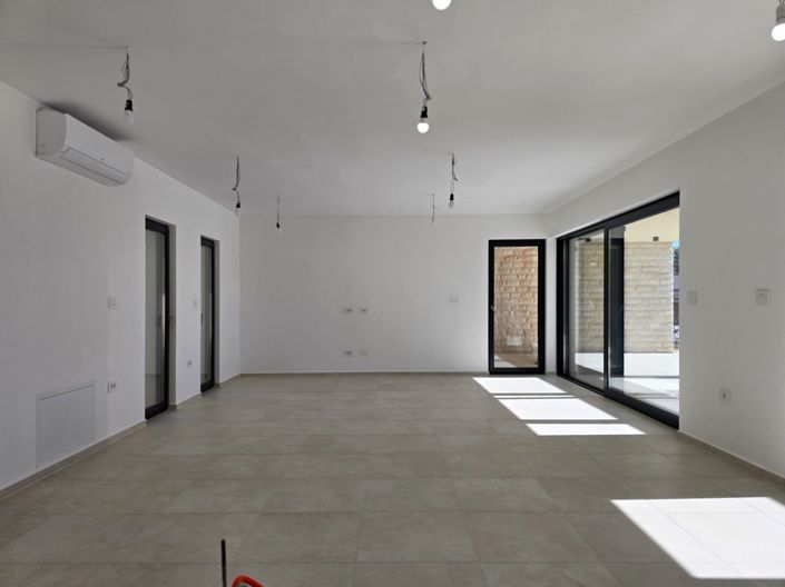 Image No.16-3 Bed Property for sale