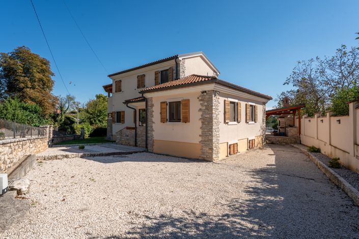 Image No.9-Propriété de 4 chambres à vendre à Žminj