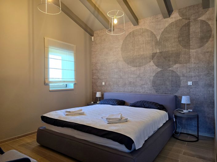 Image No.17-3 Bed Property for sale