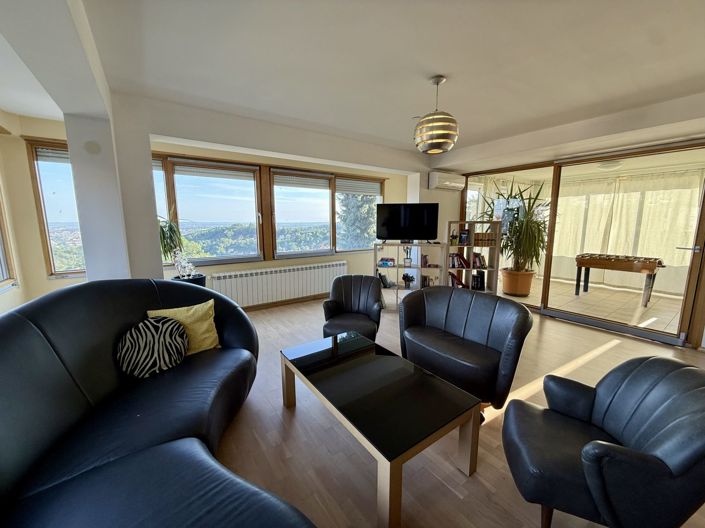 Image No.18-6 Bed Property for sale