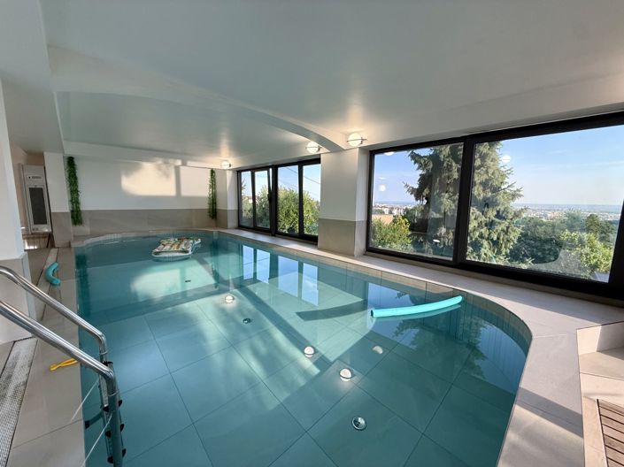 Image No.2-6 Bed Property for sale