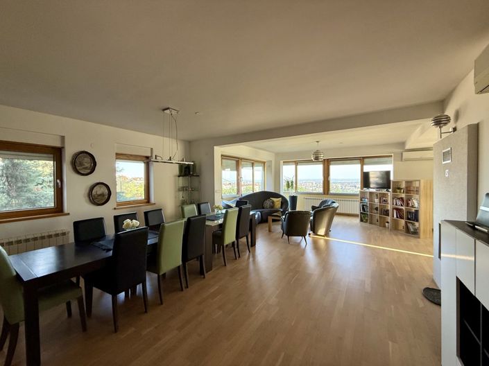 Image No.20-6 Bed Property for sale