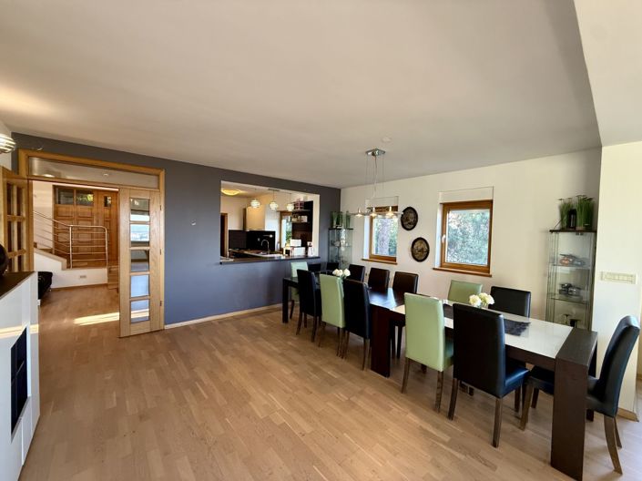 Image No.23-6 Bed Property for sale