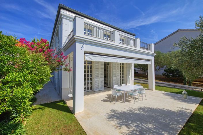 Image No.10-3 Bed Property for sale