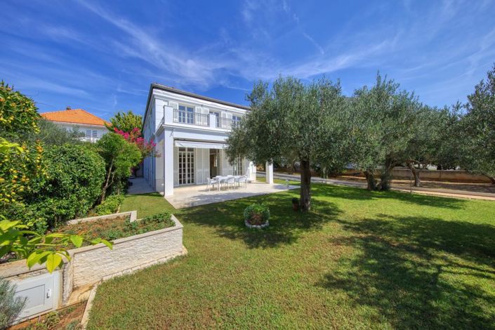 Image No.11-3 Bed Property for sale