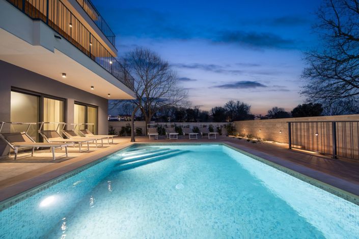 Image No.10-4 Bed Property for sale