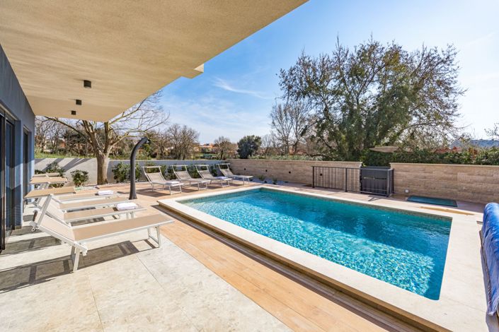 Image No.20-4 Bed Property for sale