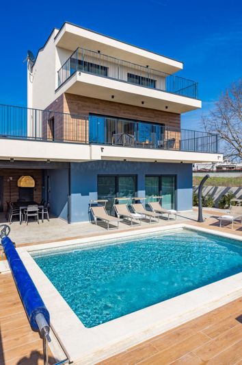 Image No.8-4 Bed Property for sale