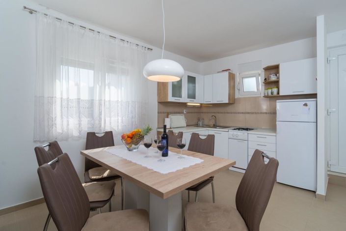 Image No.8-3 Bed Property for sale