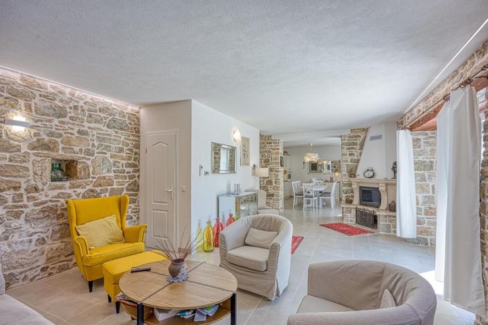 Image No.10-4 Bed Property for sale