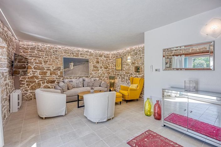 Image No.12-4 Bed Property for sale