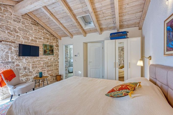 Image No.19-4 Bed Property for sale