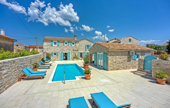 Image No.2-4 Bed Property for sale