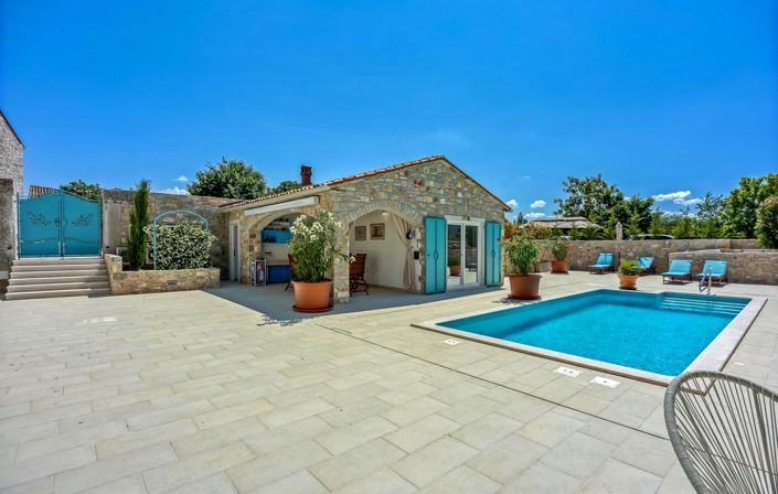 Image No.4-4 Bed Property for sale