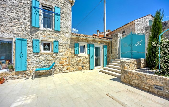 Image No.7-4 Bed Property for sale