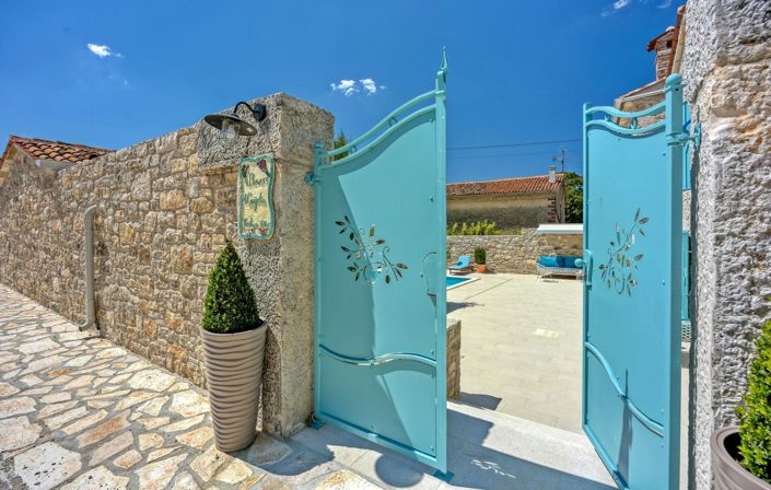 Image No.8-4 Bed Property for sale