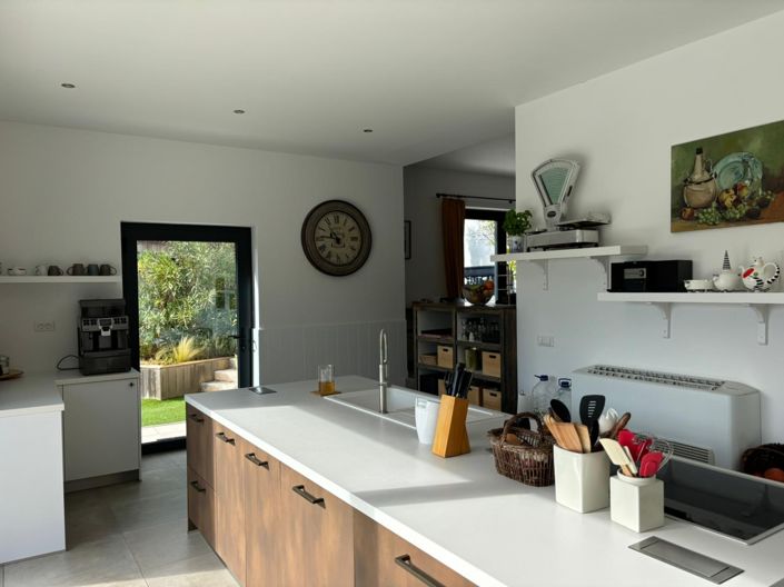 Image No.23-5 Bed Property for sale