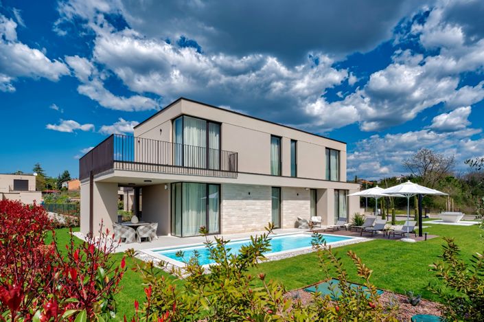 Image No.1-4 Bed Property for sale