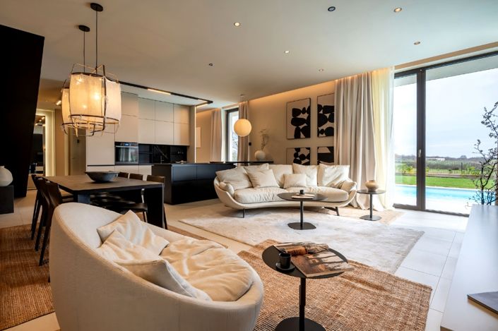 Image No.12-4 Bed Property for sale