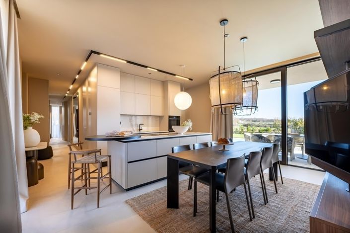 Image No.12-4 Bed Property for sale