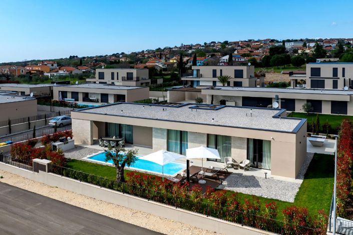 Image No.2-4 Bed Property for sale