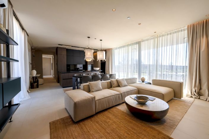 Image No.10-4 Bed Property for sale