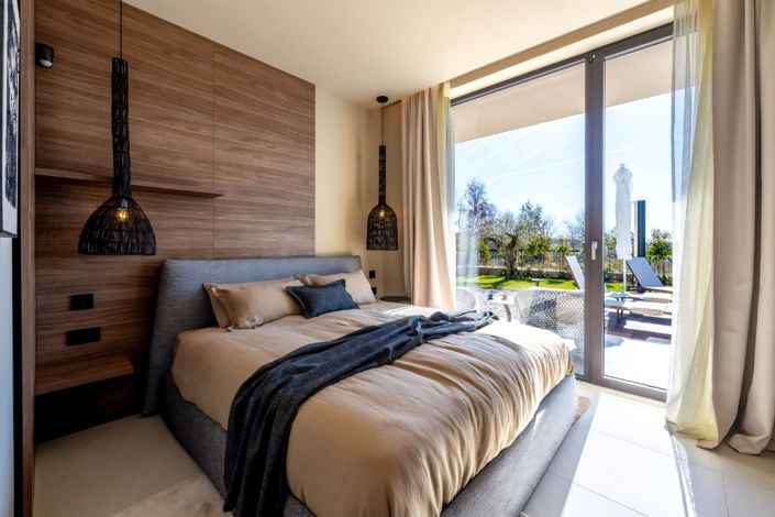 Image No.12-4 Bed Property for sale