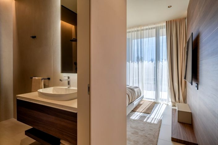 Image No.14-4 Bed Property for sale