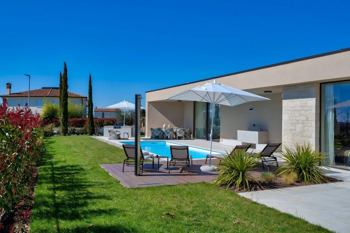 Image No.1-4 Bed Property for sale