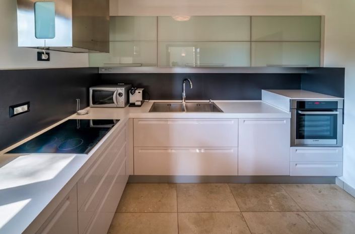 Image No.10-5 Bed Property for sale