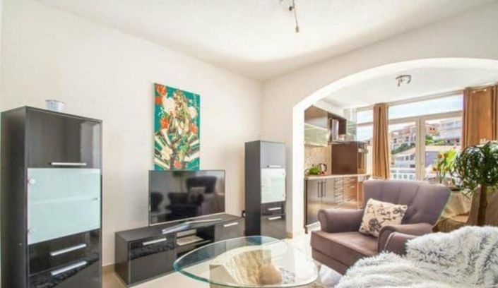 Image No.2-8 Bed Property for sale