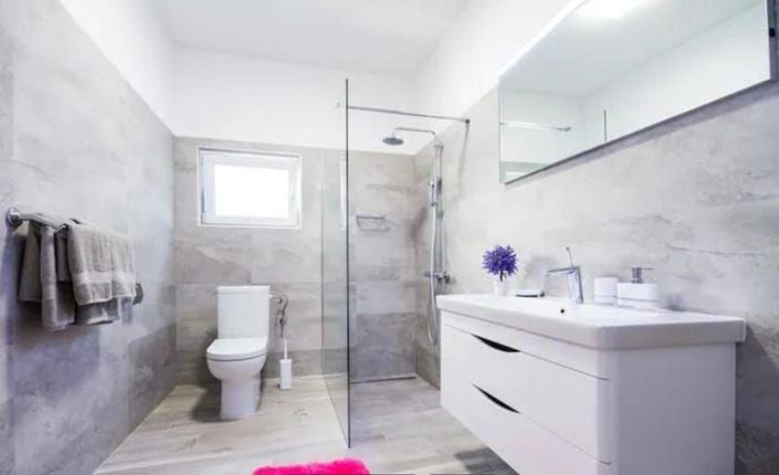 Image No.8-8 Bed Property for sale