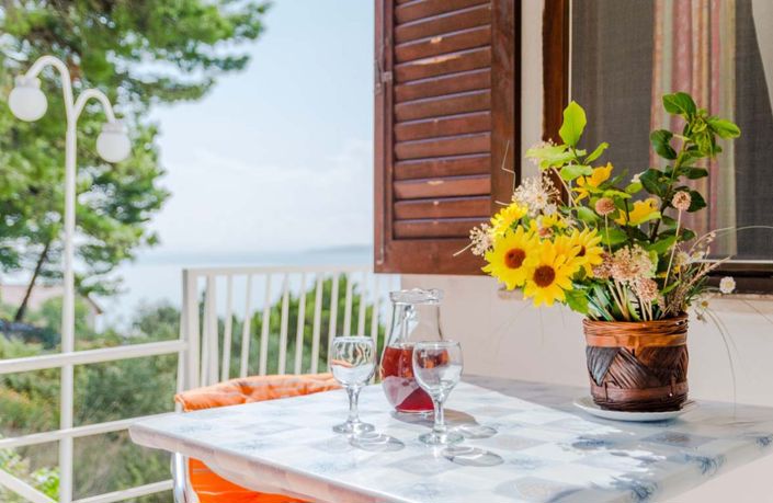 Image No.18-12 Bed Property for sale