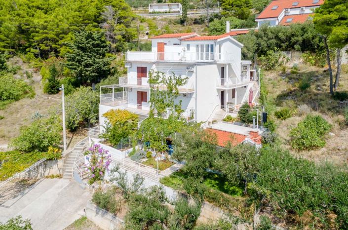 Image No.2-Propriété de 12 chambres à vendre à Marušici