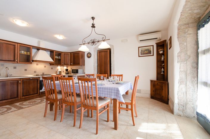 Image No.10-4 Bed Property for sale