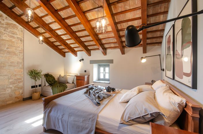 Image No.13-4 Bed Property for sale