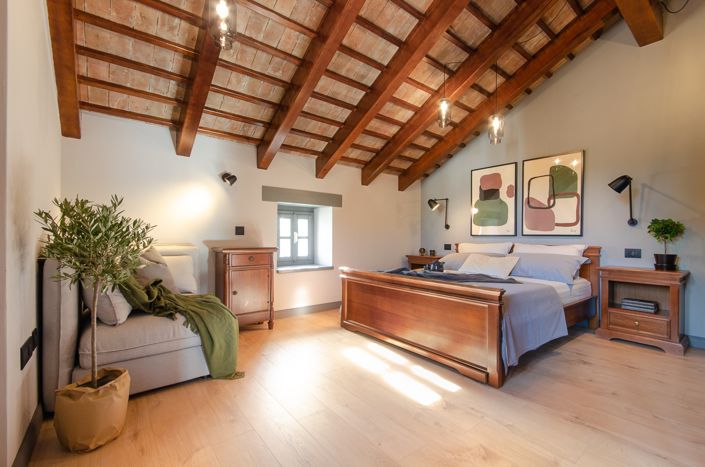 Image No.15-4 Bed Property for sale