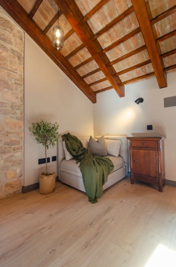 Image No.17-4 Bed Property for sale