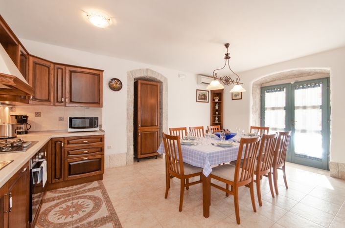 Image No.7-4 Bed Property for sale