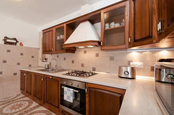 Image No.8-4 Bed Property for sale