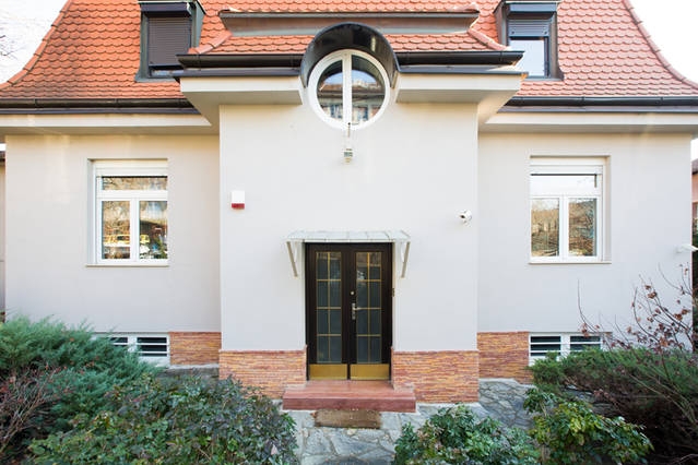 Image No.2-4 Bed Property for sale