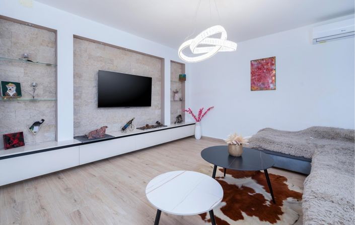 Image No.11-3 Bed Property for sale