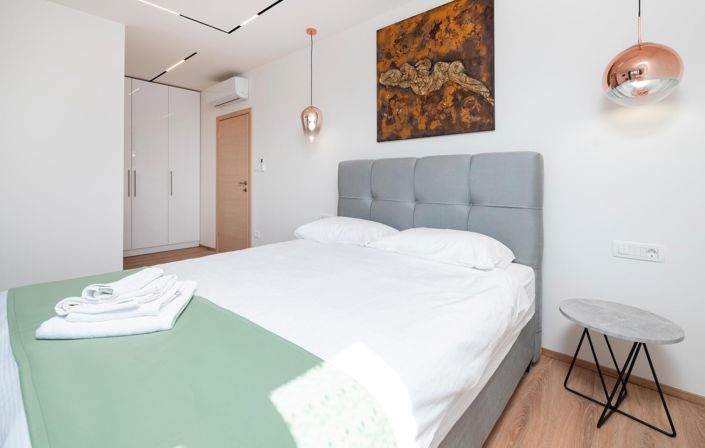 Image No.17-3 Bed Property for sale