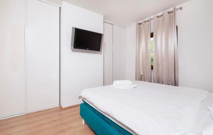 Image No.20-3 Bed Property for sale