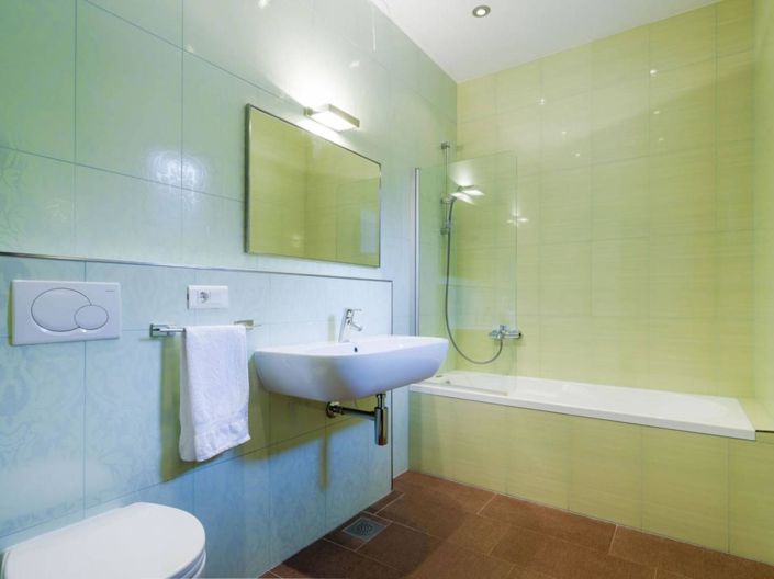 Image No.18-7 Bed Property for sale